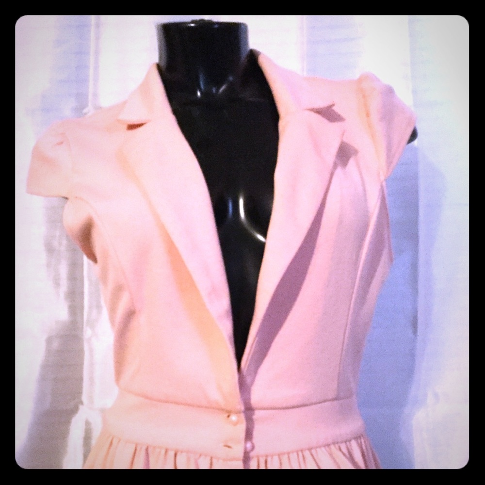 Sleeveless vests with collar and buttons!